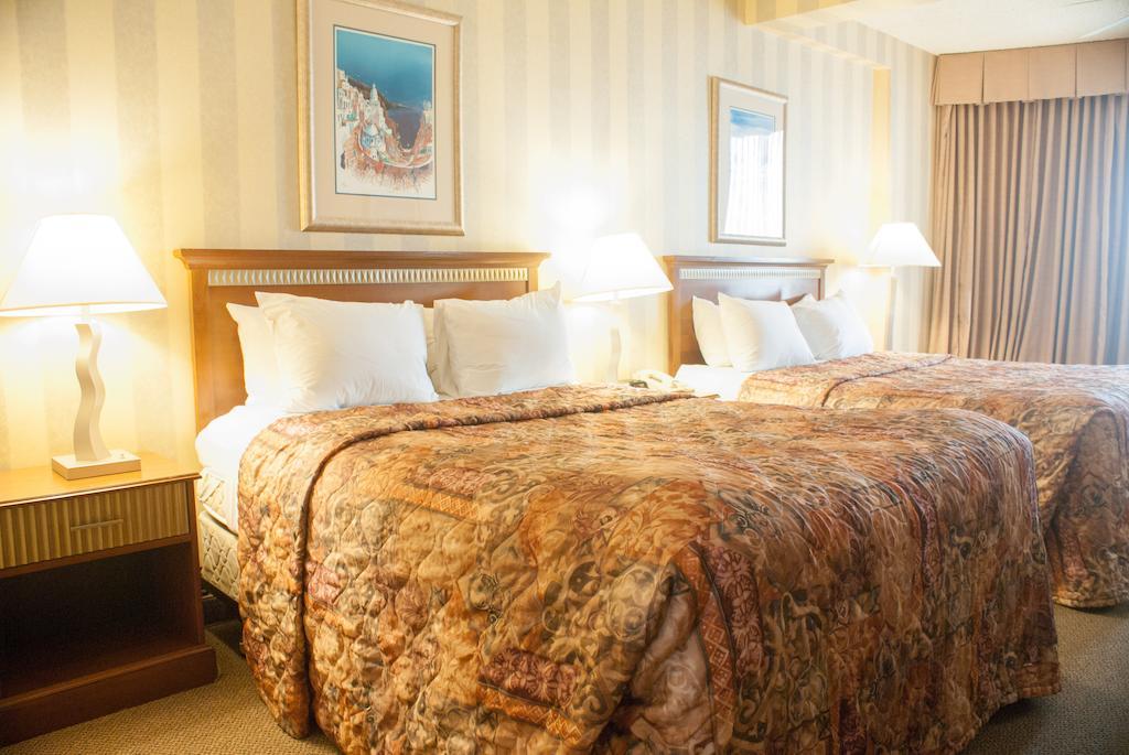 Clarion Hotel & Casino Las Vegas Room photo